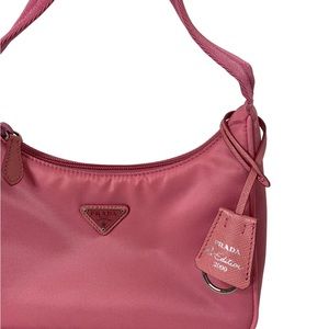 Prada 2000 nylon bag re-edition in begonia pink